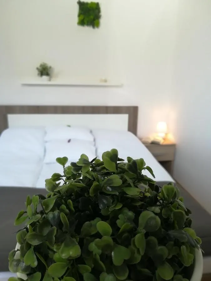 Csengettyu Apartman Eger Lägenhet