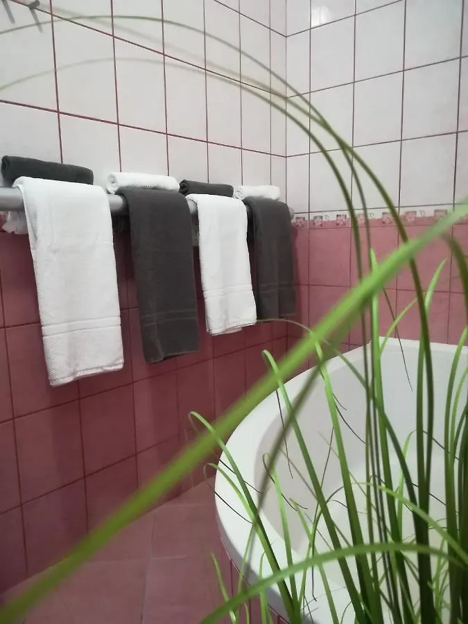 Csengettyu Apartman Eger Lägenhet