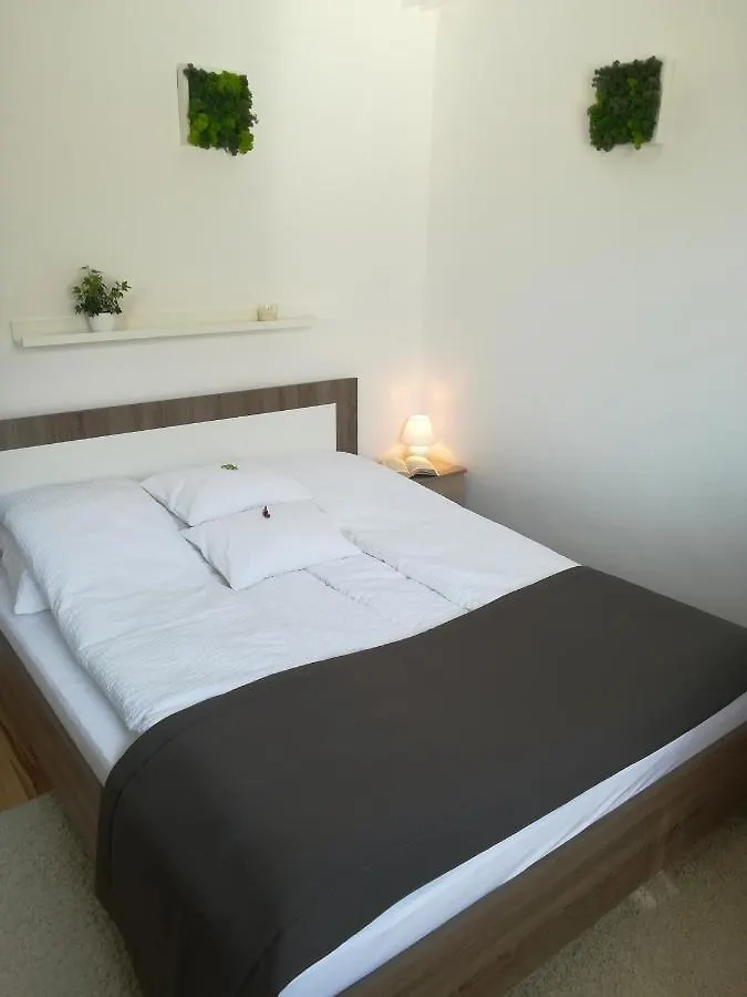 Csengettyu Apartman Eger Lägenhet
